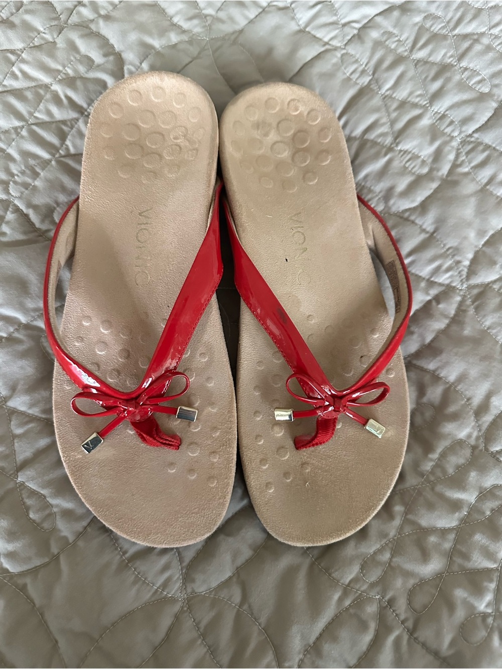 Vionic Red Patent Bow-Accent Women’s Sandals